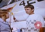 Image Technicien radar de chasse F-14 San Diego California USA, 1974, de la seconde 24 séquences d'archives historiques vidéo 65675080443