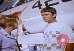 Image Technicien radar de chasse F-14 San Diego California USA, 1974, de la seconde 26 séquences d'archives historiques vidéo 65675080443