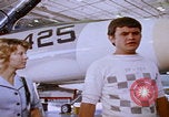 Image Technicien radar de chasse F-14 San Diego California USA, 1974, de la seconde 32 séquences d'archives historiques vidéo 65675080443