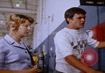 Image Technicien radar de chasse F-14 San Diego California USA, 1974, de la seconde 38 séquences d'archives historiques vidéo 65675080443