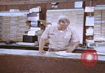 Image Technicien radar de chasse F-14 San Diego California USA, 1974, de la seconde 39 séquences d'archives historiques vidéo 65675080443