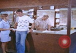 Image Technicien radar de chasse F-14 San Diego California USA, 1974, de la seconde 48 séquences d'archives historiques vidéo 65675080443