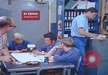 Immagine di Ufficiali dello squadrone della Marina DEGLI STATI UNITI San Diego California USA, 1974, secondo 13 filmato di repertorio 65675080447