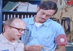 Immagine di Ufficiali dello squadrone della Marina DEGLI STATI UNITI San Diego California USA, 1974, secondo 21 filmato di repertorio 65675080447