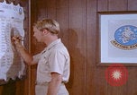 Immagine di Ufficiali dello squadrone della Marina DEGLI STATI UNITI San Diego California USA, 1974, secondo 29 filmato di repertorio 65675080447