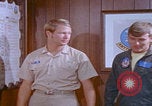 Immagine di Ufficiali dello squadrone della Marina DEGLI STATI UNITI San Diego California USA, 1974, secondo 32 filmato di repertorio 65675080447