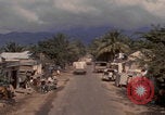 Image Route du village du Vietnam Vietnam, 1967, de la seconde 33 séquences d'archives historiques vidéo 65675080534