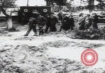 Immagine di Ricerca delle famiglie dei massacri di Katyn Unione Sovietica, 1943, secondo 25 filmato di repertorio 65675080539
