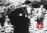 Immagine di Ricerca delle famiglie dei massacri di Katyn Unione Sovietica, 1943, secondo 39 filmato di repertorio 65675080539
