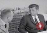 Standbild Präsident Kennedy besucht Hanau Fliegerhorst Kaserne Post Hanau Deutschland, 1963, aus Sekunde 4 historischem Filmmaterial Videoclip 65675080553