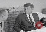 Standbild Präsident Kennedy besucht Hanau Fliegerhorst Kaserne Post Hanau Deutschland, 1963, aus Sekunde 5 historischem Filmmaterial Videoclip 65675080553