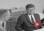 Standbild Präsident Kennedy besucht Hanau Fliegerhorst Kaserne Post Hanau Deutschland, 1963, aus Sekunde 6 historischem Filmmaterial Videoclip 65675080553