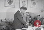 Standbild Präsident Kennedy besucht Hanau Fliegerhorst Kaserne Post Hanau Deutschland, 1963, aus Sekunde 30 historischem Filmmaterial Videoclip 65675080553