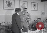 Standbild Präsident Kennedy besucht Hanau Fliegerhorst Kaserne Post Hanau Deutschland, 1963, aus Sekunde 33 historischem Filmmaterial Videoclip 65675080553