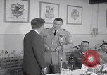 Standbild Präsident Kennedy besucht Hanau Fliegerhorst Kaserne Post Hanau Deutschland, 1963, aus Sekunde 35 historischem Filmmaterial Videoclip 65675080553