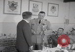 Standbild Präsident Kennedy besucht Hanau Fliegerhorst Kaserne Post Hanau Deutschland, 1963, aus Sekunde 38 historischem Filmmaterial Videoclip 65675080553
