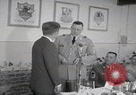 Standbild Präsident Kennedy besucht Hanau Fliegerhorst Kaserne Post Hanau Deutschland, 1963, aus Sekunde 39 historischem Filmmaterial Videoclip 65675080553