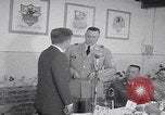 Standbild Präsident Kennedy besucht Hanau Fliegerhorst Kaserne Post Hanau Deutschland, 1963, aus Sekunde 40 historischem Filmmaterial Videoclip 65675080553