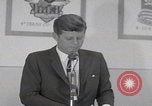 Standbild Präsident Kennedy besucht Hanau Fliegerhorst Kaserne Post Hanau Deutschland, 1963, aus Sekunde 47 historischem Filmmaterial Videoclip 65675080553
