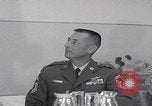 Standbild Präsident Kennedy besucht Hanau Fliegerhorst Kaserne Post Hanau Deutschland, 1963, aus Sekunde 51 historischem Filmmaterial Videoclip 65675080553