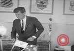 Standbild Präsident Kennedy besucht Hanau Fliegerhorst Kaserne Post Hanau Deutschland, 1963, aus Sekunde 58 historischem Filmmaterial Videoclip 65675080553