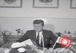 Standbild Präsident Kennedy besucht Hanau Fliegerhorst Kaserne Post Hanau Deutschland, 1963, aus Sekunde 61 historischem Filmmaterial Videoclip 65675080553