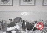 Standbild Präsident Kennedy besucht Hanau Fliegerhorst Kaserne Post Hanau Deutschland, 1963, aus Sekunde 62 historischem Filmmaterial Videoclip 65675080553