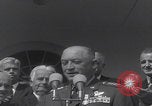 Standbild Präsident Kennedy überreicht Medaille Washington DC USA, 1963, aus Sekunde 9 historischem Filmmaterial Videoclip 65675080554