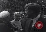 Standbild Präsident Kennedy überreicht Medaille Washington DC USA, 1963, aus Sekunde 40 historischem Filmmaterial Videoclip 65675080554