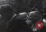 Standbild Präsident Kennedy überreicht Medaille Washington DC USA, 1963, aus Sekunde 45 historischem Filmmaterial Videoclip 65675080554