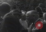 Standbild Präsident Kennedy überreicht Medaille Washington DC USA, 1963, aus Sekunde 46 historischem Filmmaterial Videoclip 65675080554