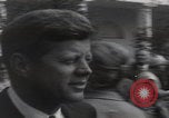 Standbild Präsident Kennedy überreicht Medaille Washington DC USA, 1963, aus Sekunde 54 historischem Filmmaterial Videoclip 65675080554