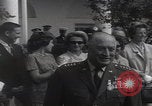 Standbild Präsident Kennedy überreicht Medaille Washington DC USA, 1963, aus Sekunde 62 historischem Filmmaterial Videoclip 65675080554