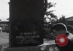 Immagine di Dedica commemorativa al Presidente Kennedy Yokota AFB Fussa Japan, 1963, secondo 47 filmato di repertorio 65675080564
