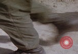 Immagine di 5th Marine Div distribuisce il Vietnam Vietnam, 1966, secondo 18 filmato di repertorio 65675080571