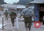 Immagine di Artista John T Dyer Vietnam, 1966, secondo 19 filmato di repertorio 65675080572