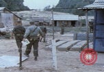 Immagine di Artista John T Dyer Vietnam, 1966, secondo 22 filmato di repertorio 65675080572