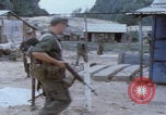 Immagine di Artista John T Dyer Vietnam, 1966, secondo 23 filmato di repertorio 65675080572