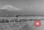 Standbild Shinto-Pilger Japan, 1937, aus Sekunde 18 historischem Filmmaterial Videoclip 65675080583