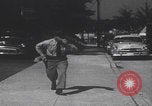 Standbild Einbruchversuch United States USA, 1959, aus Sekunde 11 historischem Filmmaterial Videoclip 65675080591