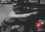 Standbild Einbruchversuch United States USA, 1959, aus Sekunde 20 historischem Filmmaterial Videoclip 65675080591
