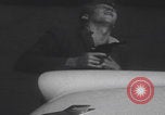 Standbild Einbruchversuch United States USA, 1959, aus Sekunde 25 historischem Filmmaterial Videoclip 65675080591