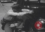 Standbild Einbruchversuch United States USA, 1959, aus Sekunde 27 historischem Filmmaterial Videoclip 65675080591