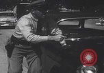 Standbild Einbruchversuch United States USA, 1959, aus Sekunde 29 historischem Filmmaterial Videoclip 65675080591