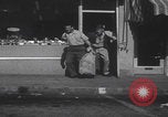 Standbild Einbruchversuch United States USA, 1959, aus Sekunde 38 historischem Filmmaterial Videoclip 65675080591