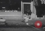 Standbild Einbruchversuch United States USA, 1959, aus Sekunde 44 historischem Filmmaterial Videoclip 65675080591
