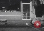 Standbild Einbruchversuch United States USA, 1959, aus Sekunde 46 historischem Filmmaterial Videoclip 65675080591