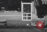 Standbild Einbruchversuch United States USA, 1959, aus Sekunde 47 historischem Filmmaterial Videoclip 65675080591