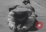 Standbild Einbruchversuch United States USA, 1959, aus Sekunde 50 historischem Filmmaterial Videoclip 65675080591