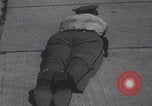 Standbild Einbruchversuch United States USA, 1959, aus Sekunde 54 historischem Filmmaterial Videoclip 65675080591